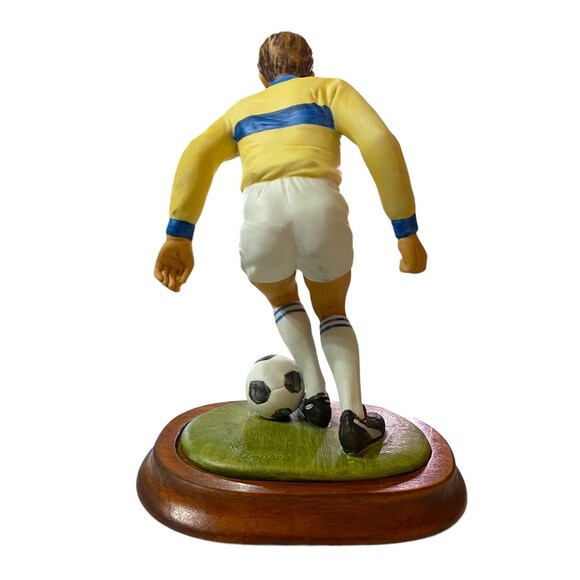 Vintage Andrea by Sadek Soccer Player Figurine w/Stand Hand Painted - Picture 4 of 12